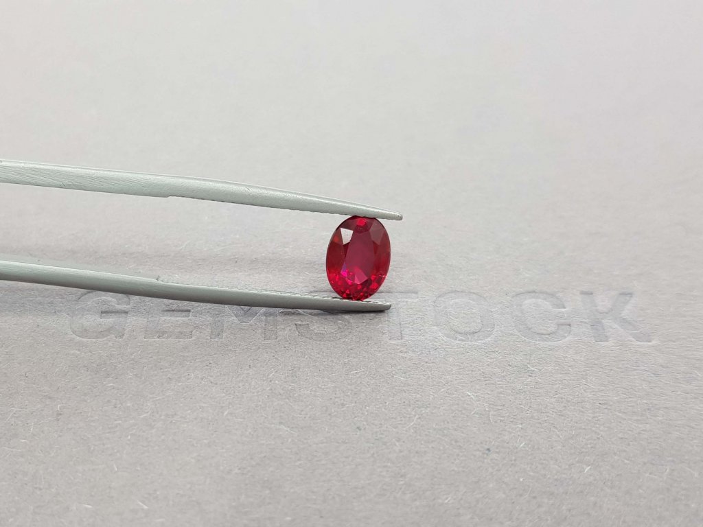 Pigeon's blood unheated oval ruby 1.58 ct, Mozambique Image №4