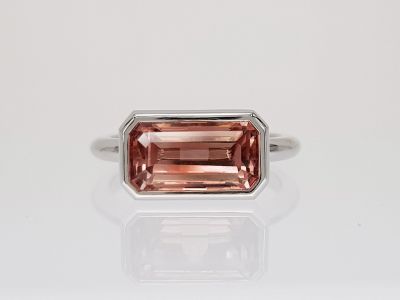 Ring with orange-pink tourmaline 3.56 carats in 18-carat white gold photo