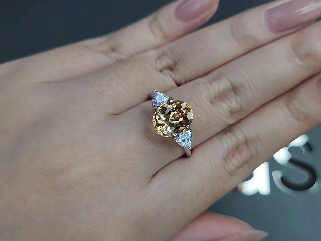 Topaze dorée taille ovale impériale 3,31 carats, Brésil  Image №5