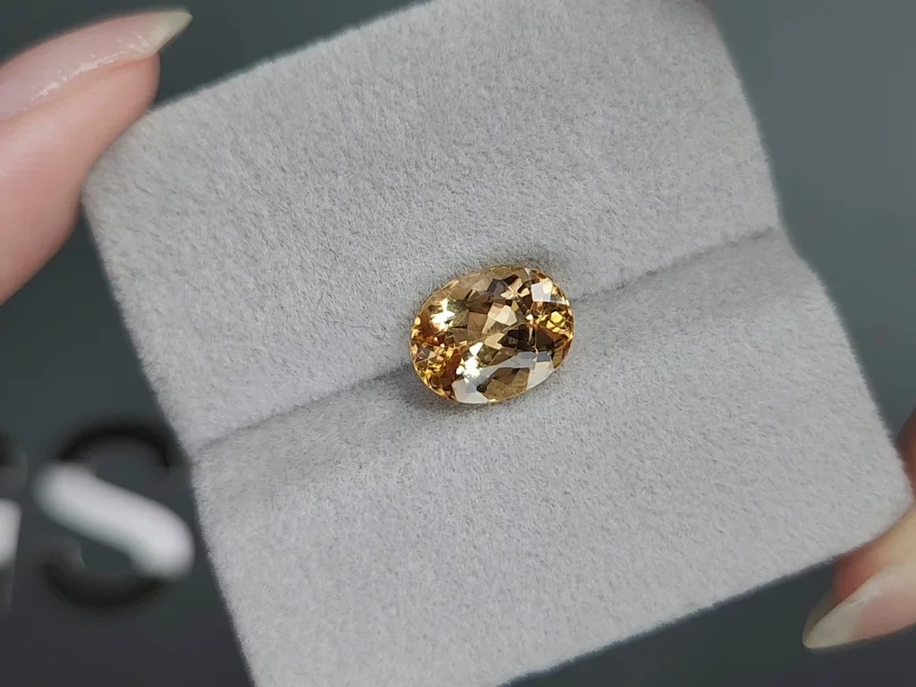 Topaze dorée taille ovale impériale 3,31 carats, Brésil  Image №4