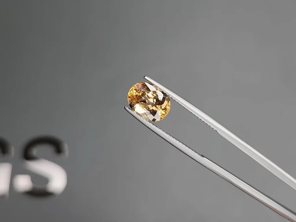 Topaze dorée taille ovale impériale 3,31 carats, Brésil  Image №3