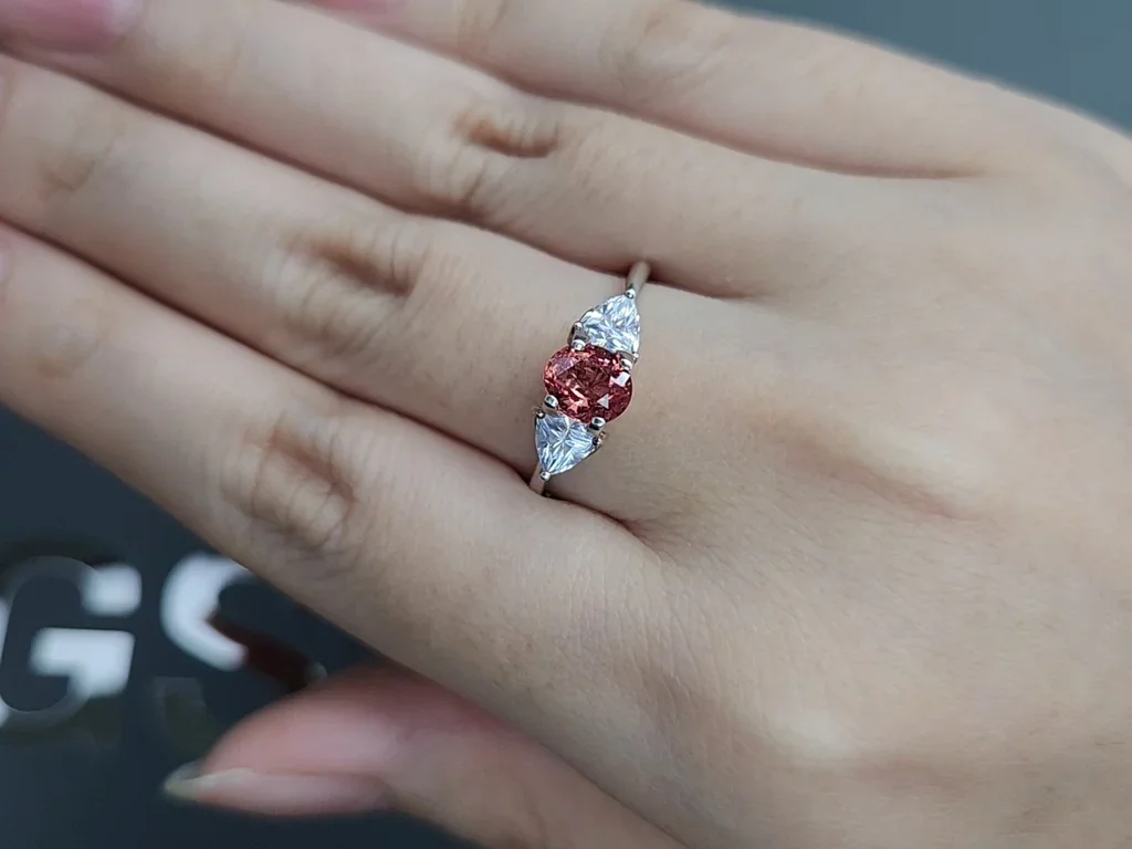 Zafiro Padparadscha sin calentar de talla ovalada de 1,02 quilates, África Image №5