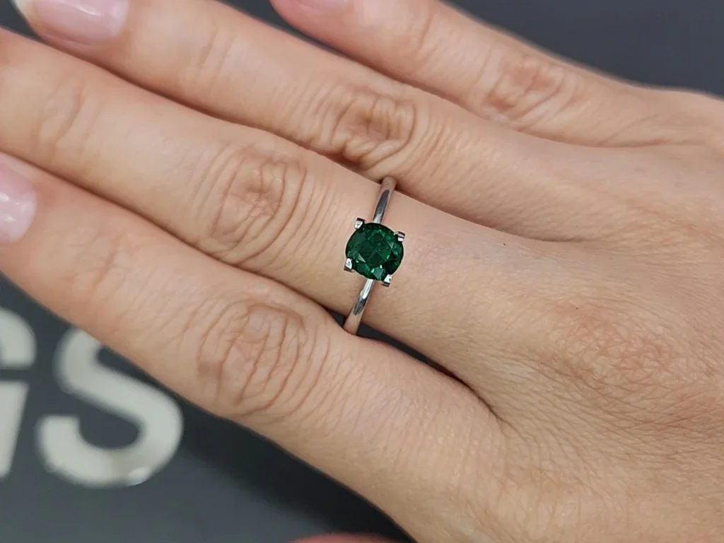 Emerald Vivid Green cushion cut 0.91 carats, Panjshir Image №5