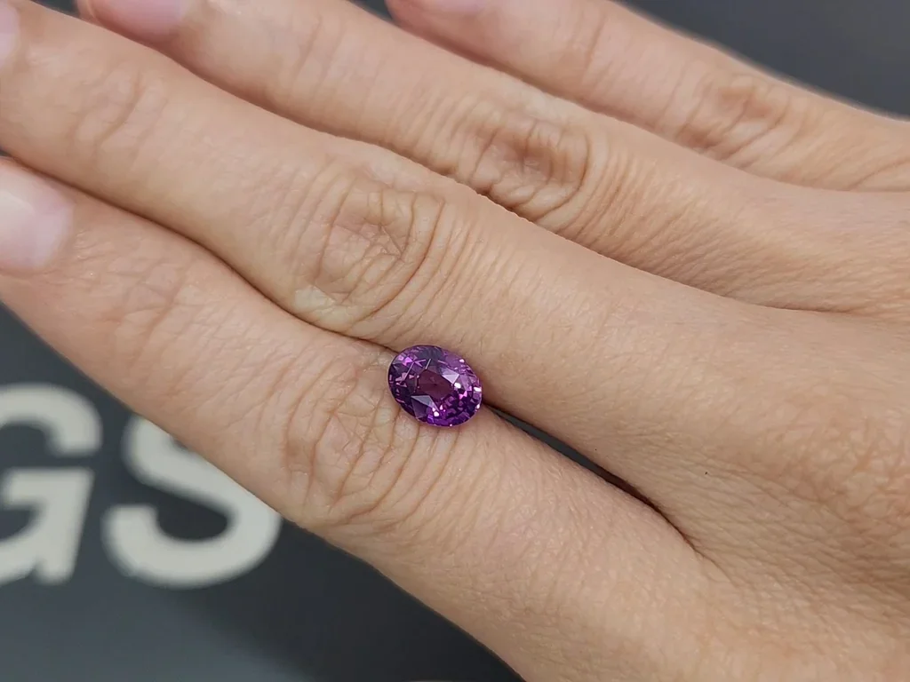 Zafiro púrpura de talla ovalada de 2,04 ct sin calentar, Sri Lanka Image №2