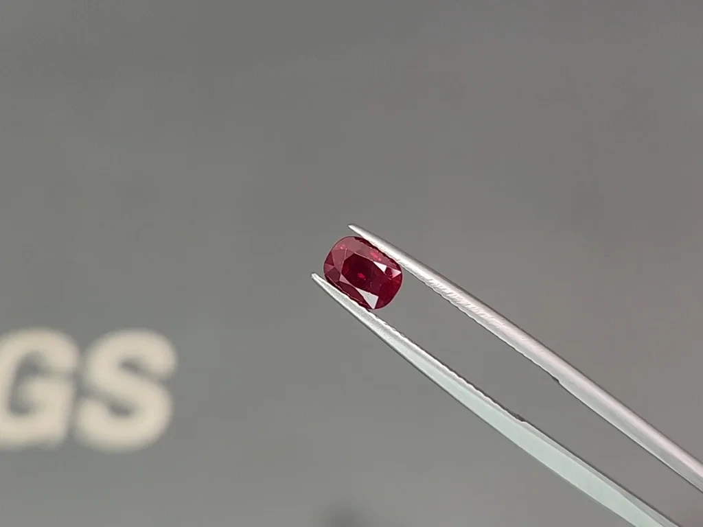 Rubí sangre de paloma talla cojín sin tratar 1,09 quilates, Birmania  Image №3