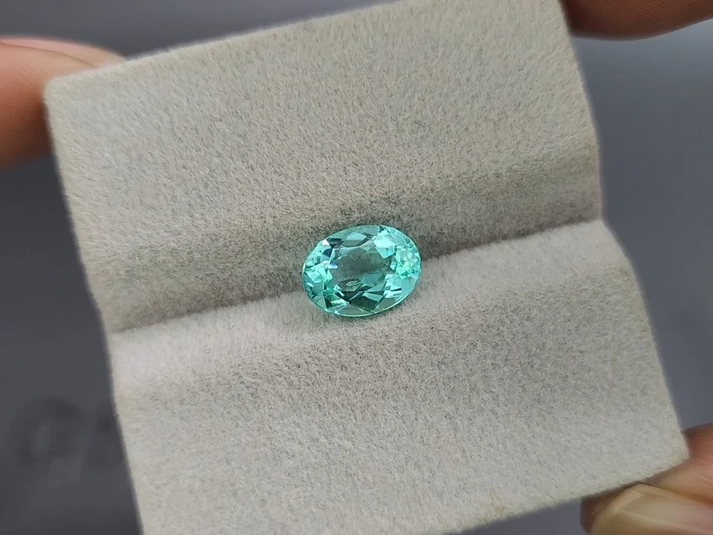 Tourmaline Paraiba taille ovale 1,90 carats, Mozambique Image №4