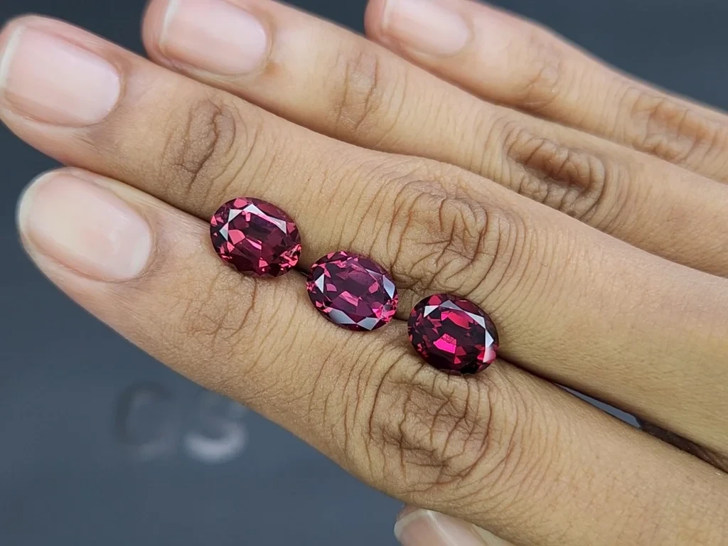 Ensemble de grenats rhodolites de taille ovale 9,37 carats, Madagascar Image №2
