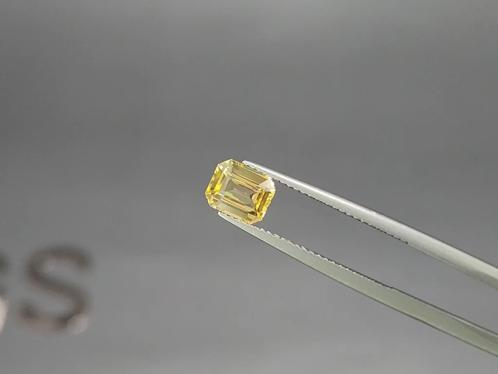 Unheated yellow sapphire octagon cut 1.54 carats, Sri Lanka Image №3