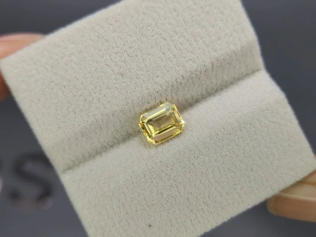 Unheated yellow sapphire octagon cut 1.54 carats, Sri Lanka Image №4