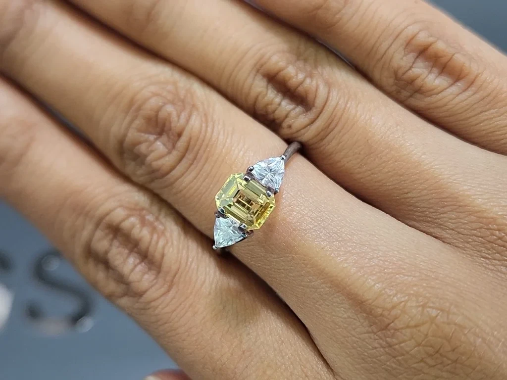 Unheated yellow sapphire octagon cut 1.54 carats, Sri Lanka Image №5