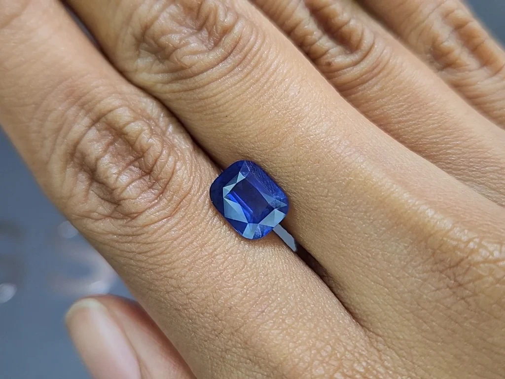Unbehandelter saphir Royal Blue im cushion-schliff 3,55 karat, Sri Lanka Image №2