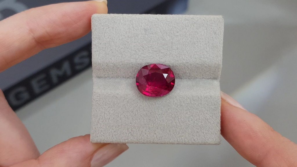 Investment grade unheated ruby from Mozambique 6.20 ct, Pigeon's Blood, GRS Image №4