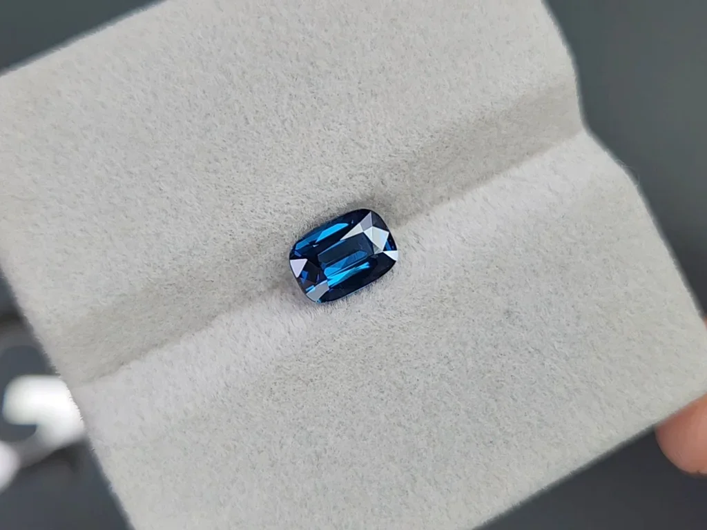 Blauer kobalt-spinell im kissenschliff 1,23 karat, Tansania Image №4