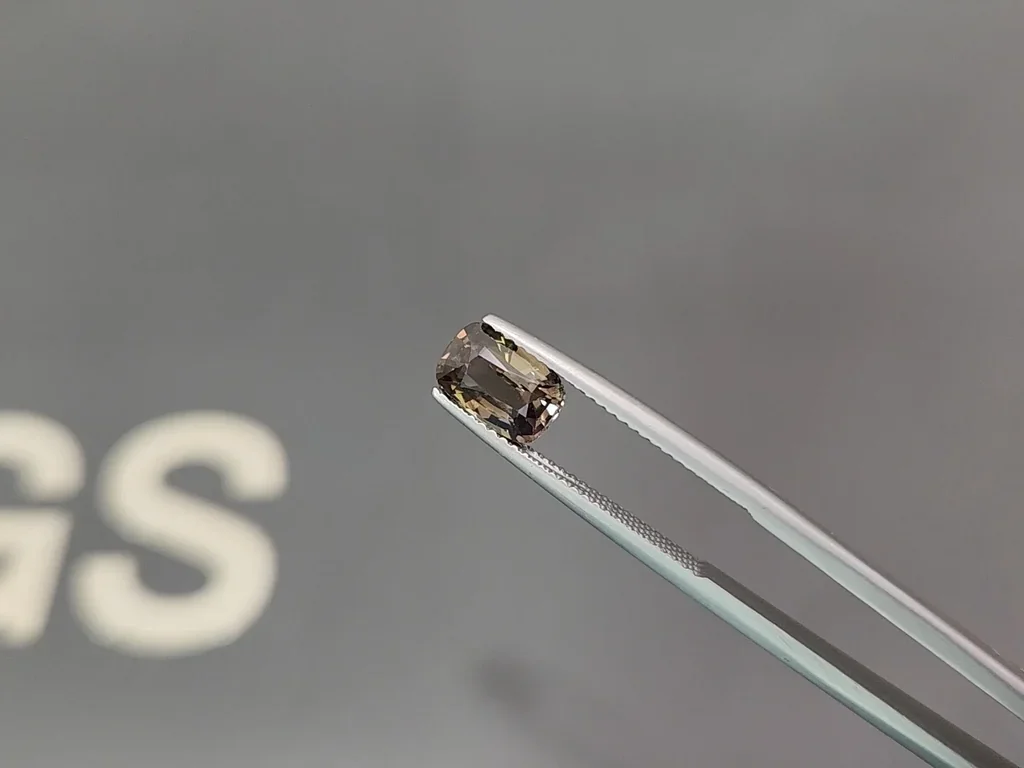 Alejandrita con cambio de color en talla cojín 1,80 quilates, Tanzania Image №4