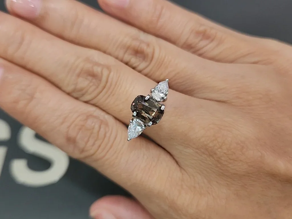 Alejandrita con cambio de color en talla cojín 1,80 quilates, Tanzania Image №7