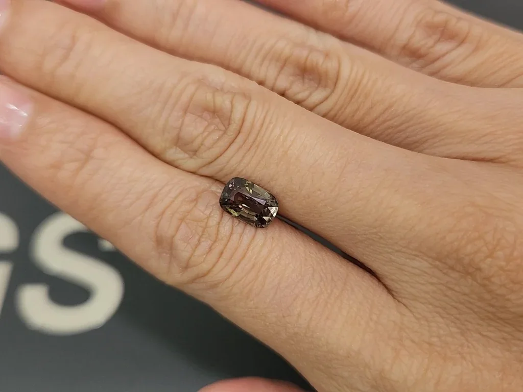 Alejandrita con cambio de color en talla cojín 1,80 quilates, Tanzania Image №2