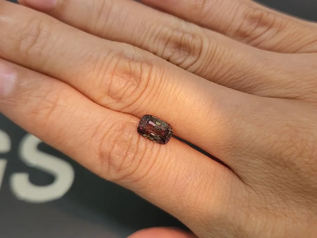 Alejandrita con cambio de color en talla cojín 1,80 quilates, Tanzania Image №3