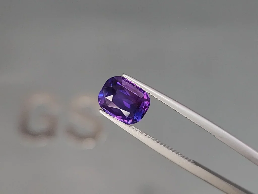 Zafiro púrpura de talla cojín sin calentar de 3,06 carats, de Sri Lanka Image №3