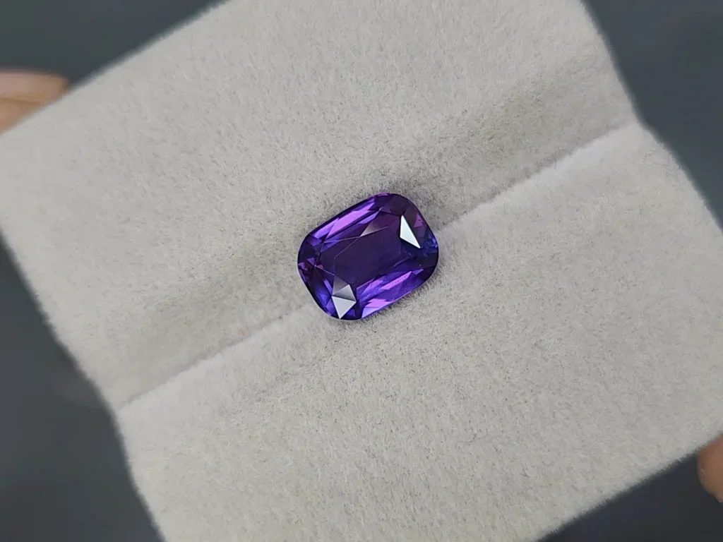Zafiro púrpura de talla cojín sin calentar de 3,06 carats, de Sri Lanka Image №4