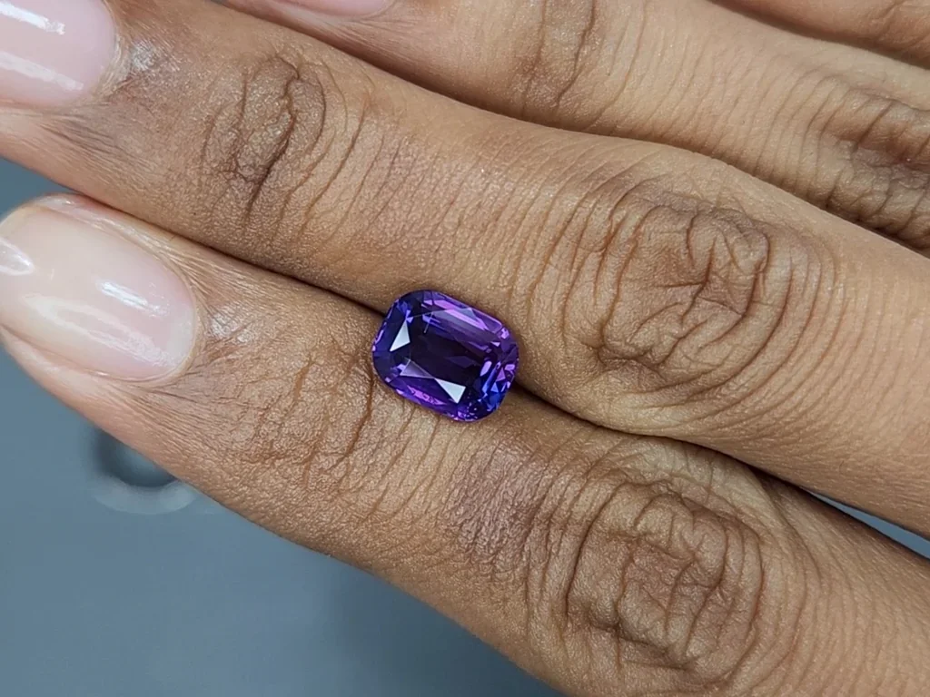 Zafiro púrpura de talla cojín sin calentar de 3,06 carats, de Sri Lanka Image №2