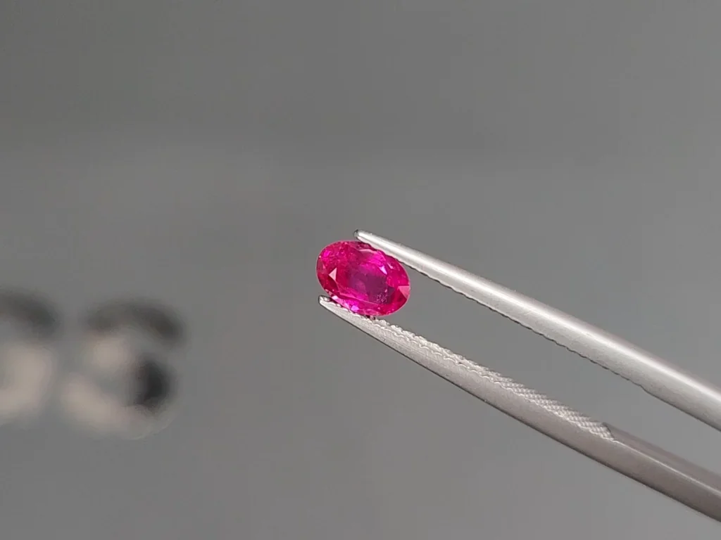 Taubenblut rubin im ovalschliff 0,50 carats, Burma Image №3