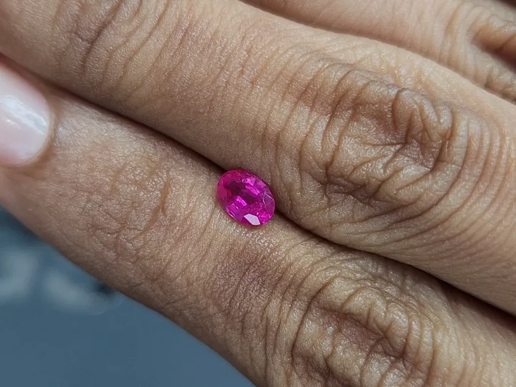 Taubenblut rubin im ovalschliff 0,50 carats, Burma Image №2
