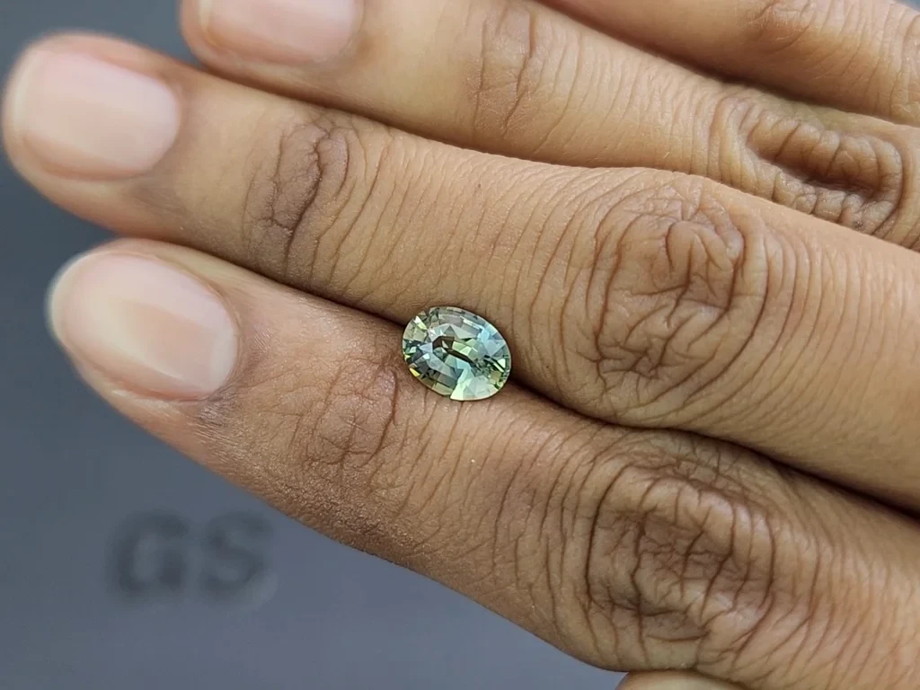 Saphir ovale bicolore non chauffé de 1,55 carat, Madagascar Image №2