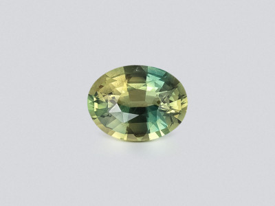 Unbehandelter zweifarbiger oval geschliffener saphir 1,55 karat, Madagaskar photo
