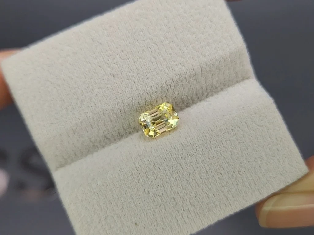 Unheated yellow sapphire octagon cut 1.55 carats, Sri Lanka Image №4