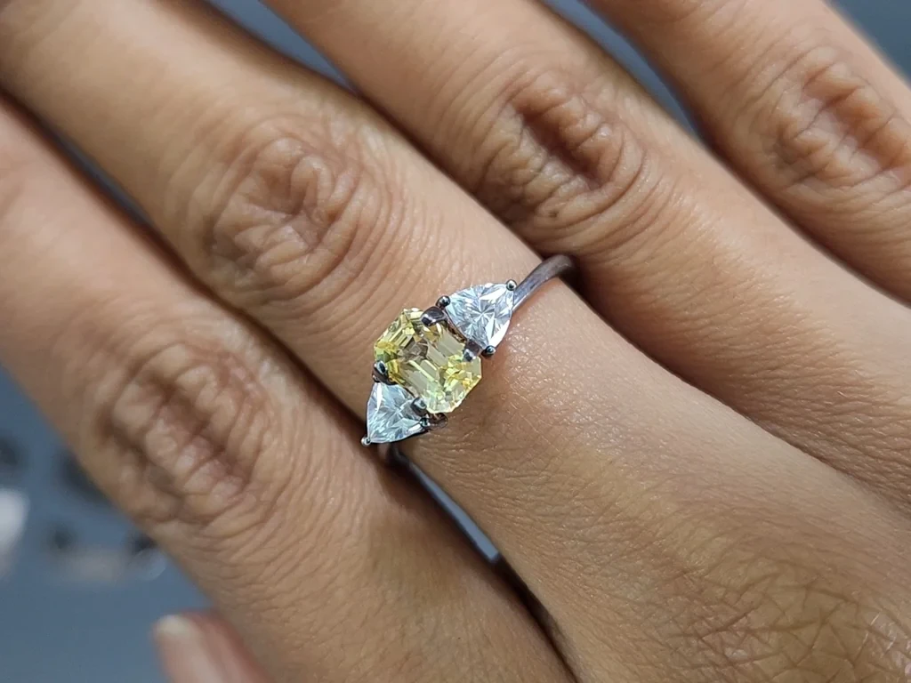 Unheated yellow sapphire octagon cut 1.55 carats, Sri Lanka Image №5