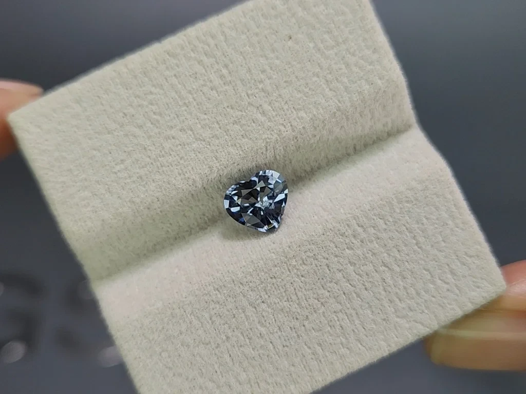 Gray blue spinel heart shape 1.25 carats, Tanzania Image №4