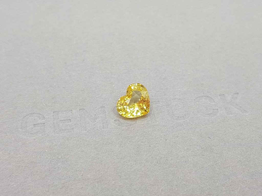 Heart cut yellow sapphire 2.02 ct, Sri Lanka Image №2