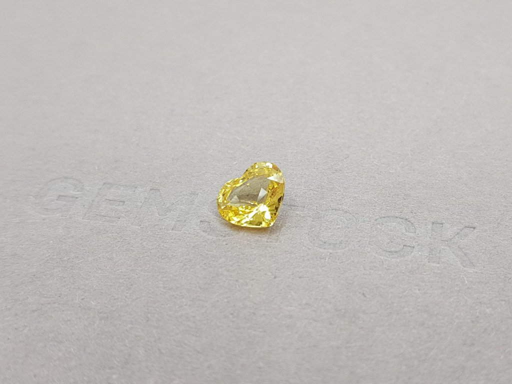 Heart cut yellow sapphire 2.02 ct, Sri Lanka Image №3