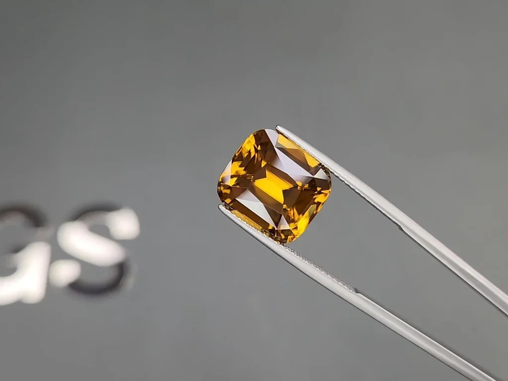 Gelber großer Zirkon im Kissenschliff, 14,38 Karat, Tansania Image №3