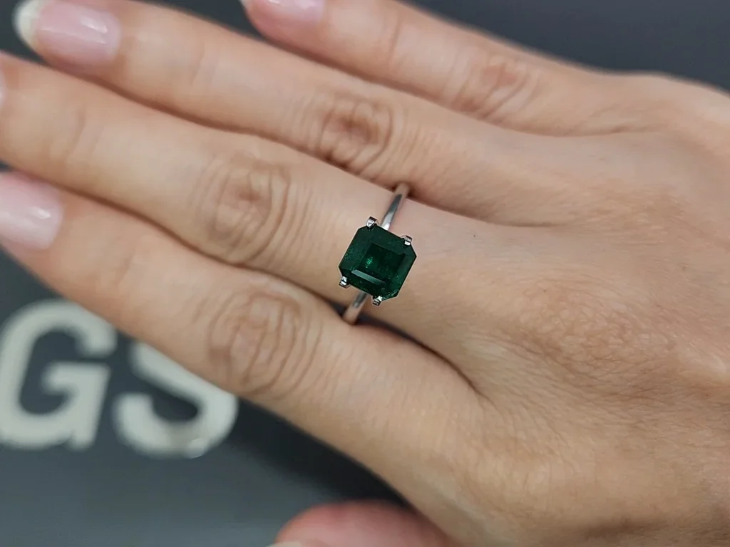 Émeraude taille octogonale vert vif de 2,02 carats, Pakistan Image №5