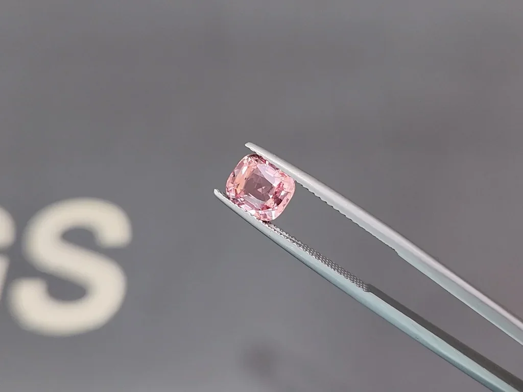 Saphir Padparadscha orange-rose taille coussin non chauffé, 2,02 carats, Sri Lanka Image №3