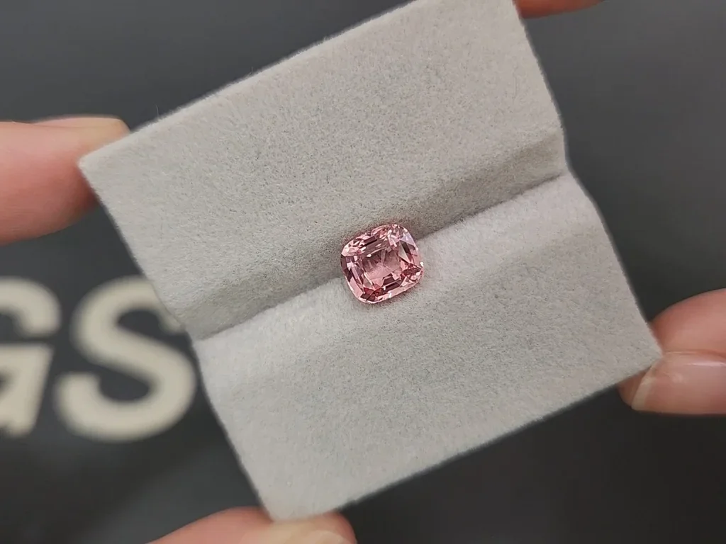 Saphir Padparadscha orange-rose taille coussin non chauffé, 2,02 carats, Sri Lanka Image №4