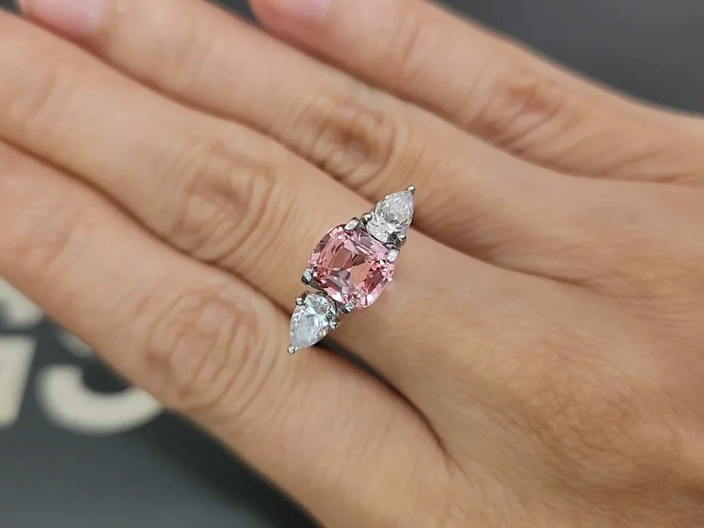 Saphir Padparadscha orange-rose taille coussin non chauffé, 2,02 carats, Sri Lanka Image №5