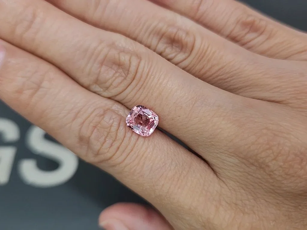 Saphir Padparadscha orange-rose taille coussin non chauffé, 2,02 carats, Sri Lanka Image №2