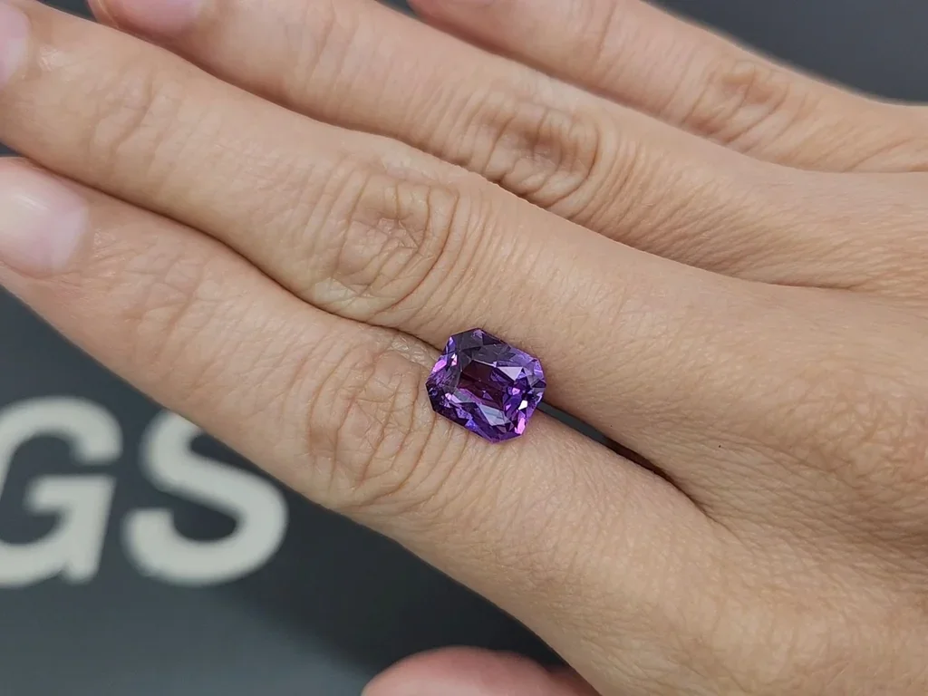 Zafiro púrpura de talla radiante sin calentar de 3,51 carats, Sri Lanka Image №2