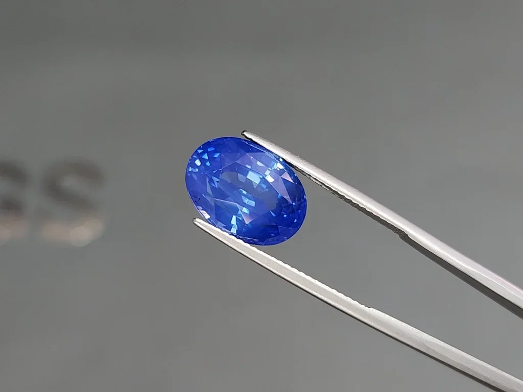 Gran zafiro azul sin calentar de talla ovalada de 10,53 quilates, Sri Lanka Image №3