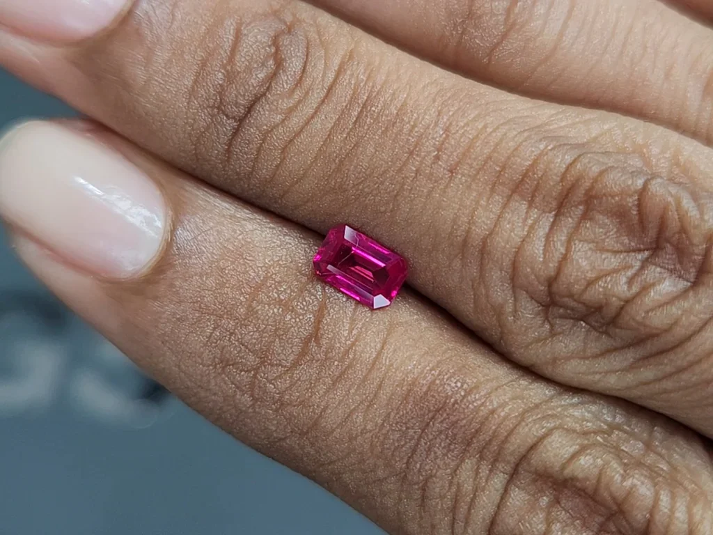 Rubis sang de pigeon taille octogonale 0,61 ct, Birmanie Image №2
