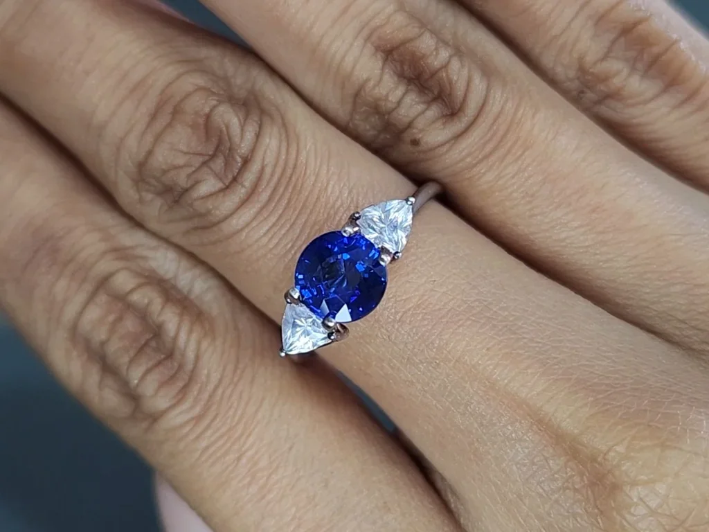 Saphir bleu royal taille ronde de 2,01 carats, Sri Lanka  Image №5
