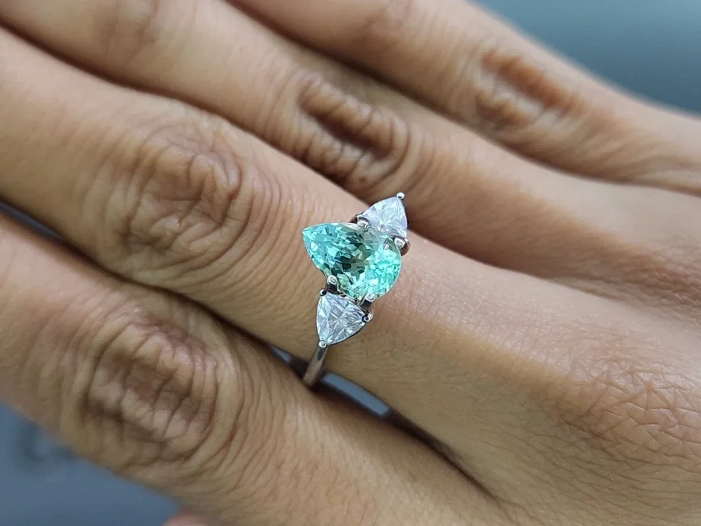 Tourmaline Paraiba taille poire 1,58 carats, Mozambique Image №5