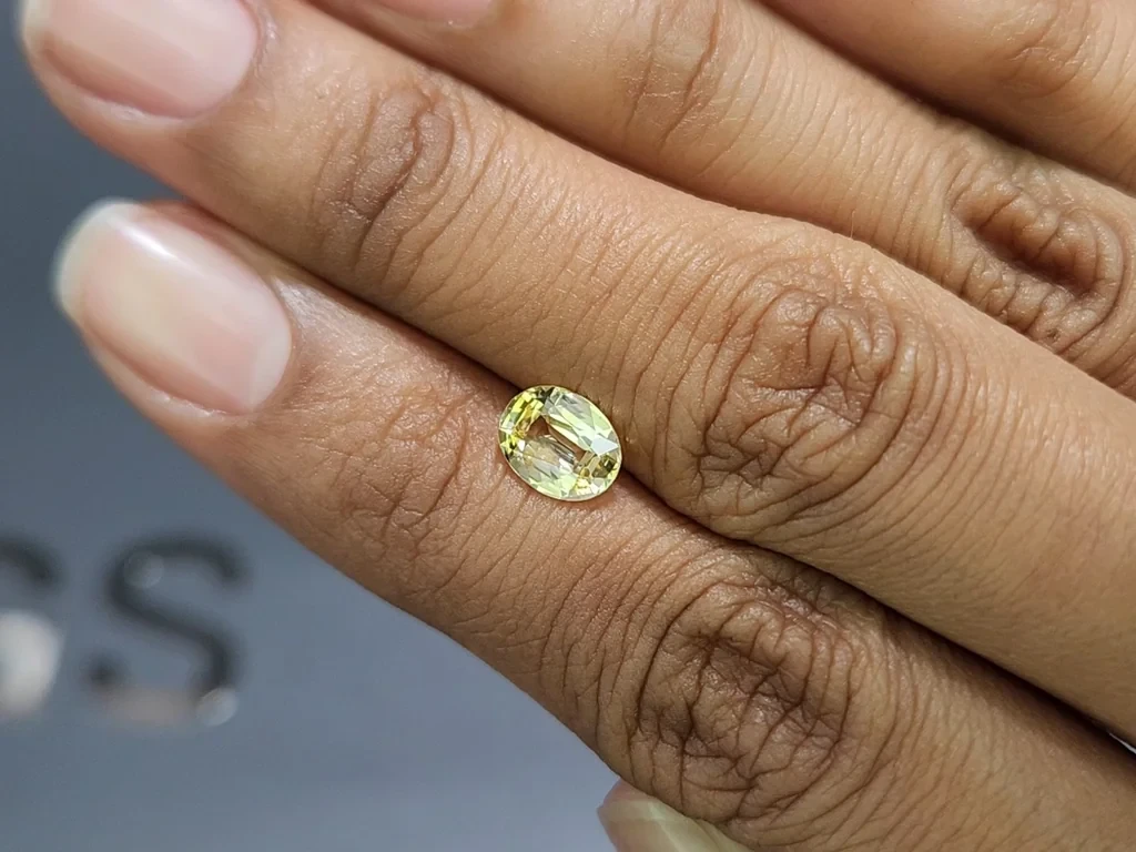 Unbehandelter gelber saphir im ovalschliff 1,54 karat, Sri Lanka Image №2