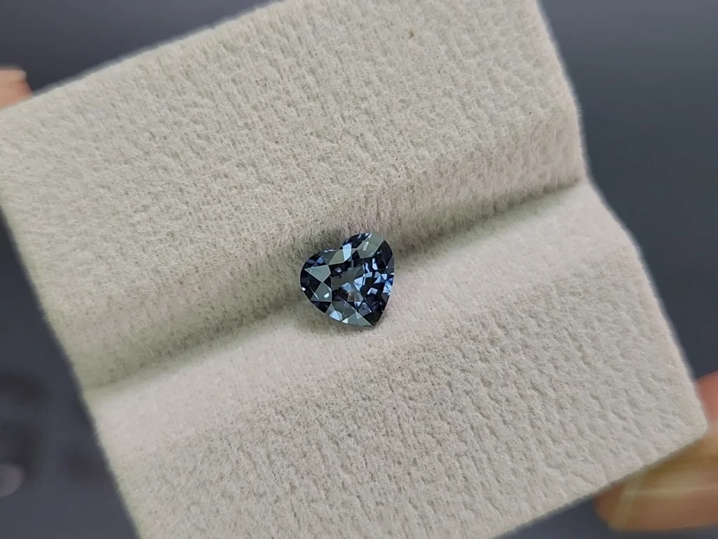 Gray blue spinel heart shape 1.13 carats, Birma Image №4