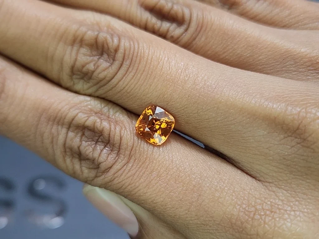 Grenat spessartine taille coussin 2,35 carats, Tanzanie Image №2