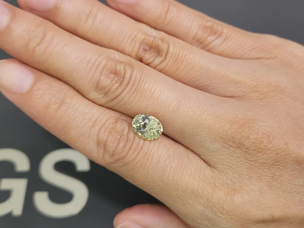 Chrysoberyl in oval cut 2.99 carats, Sri Lanka   Image №2