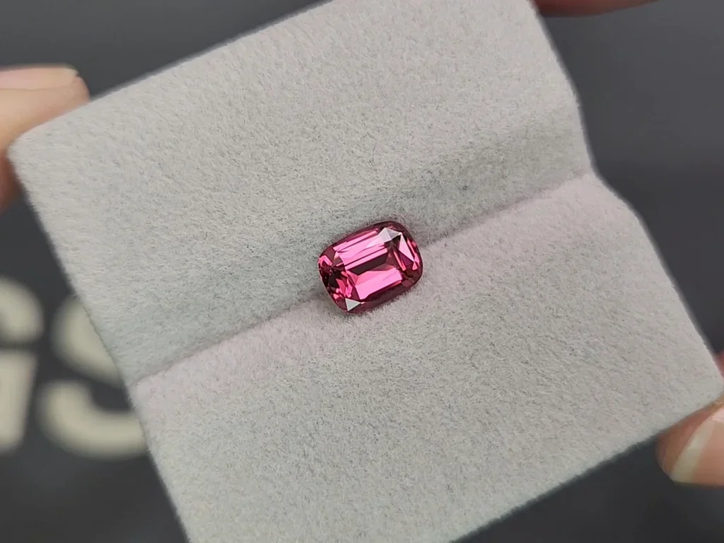 Rhodolite garnet cushion cut 1.67carats, Tanzania Image №4