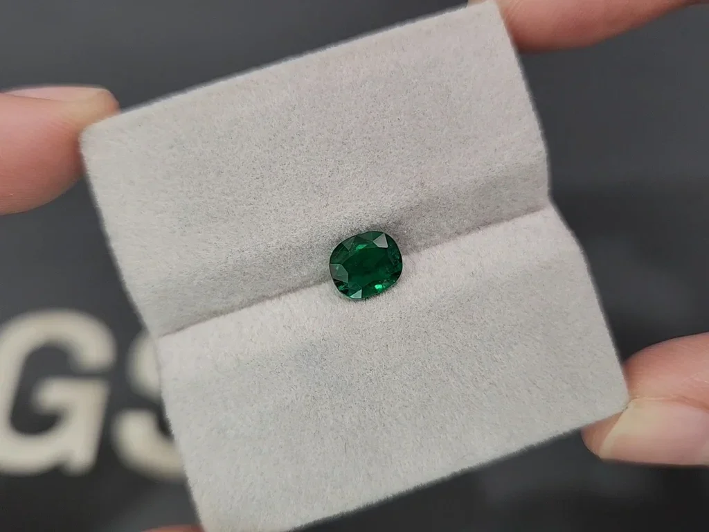 Emerald Vivid Green cushion cut 0.93 carats, Panjshir Image №4